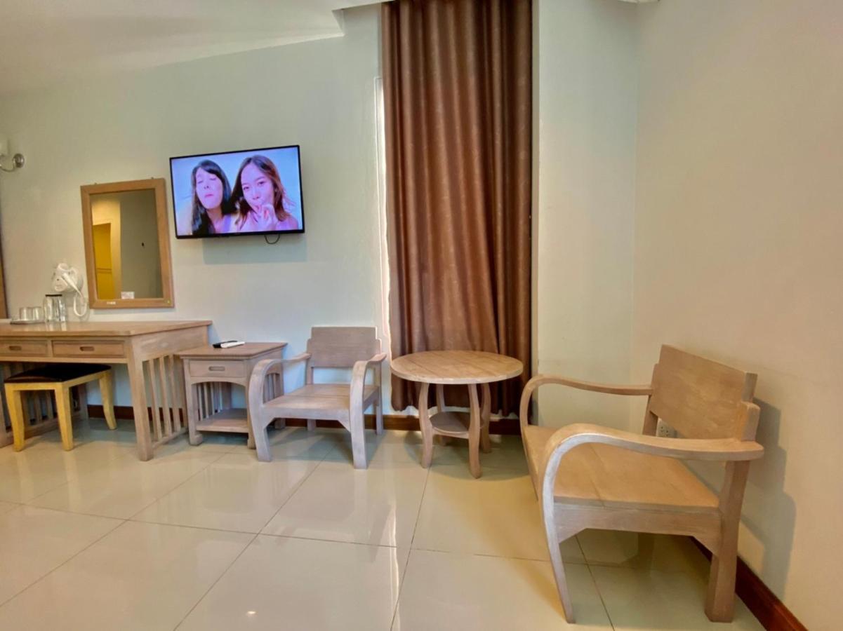 At Ruam Chok Hotel Chiang Mai Extérieur photo