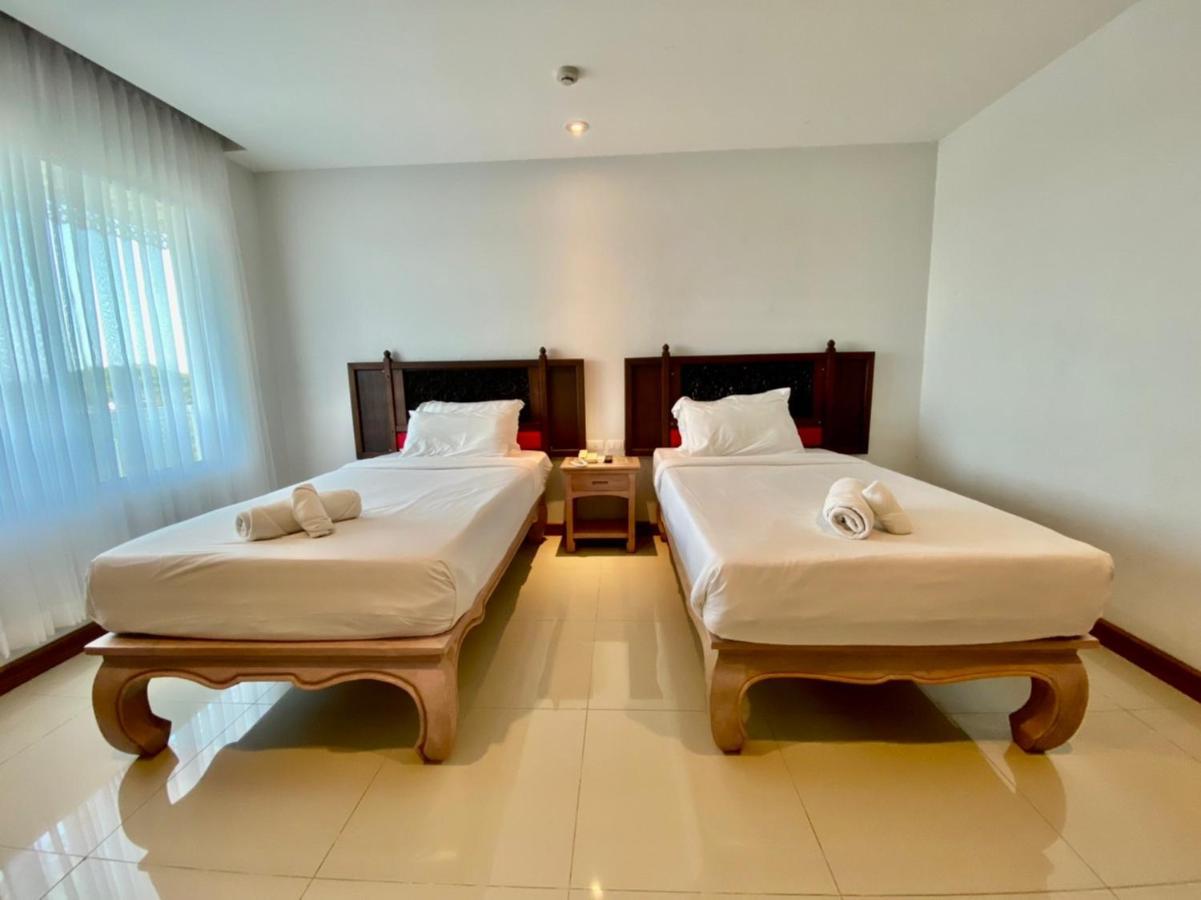 At Ruam Chok Hotel Chiang Mai Extérieur photo