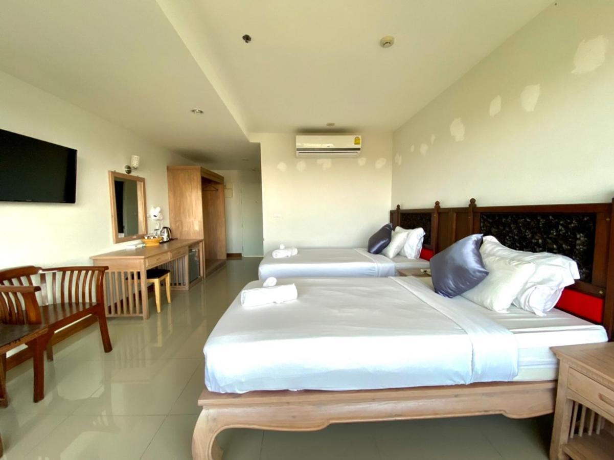 At Ruam Chok Hotel Chiang Mai Extérieur photo