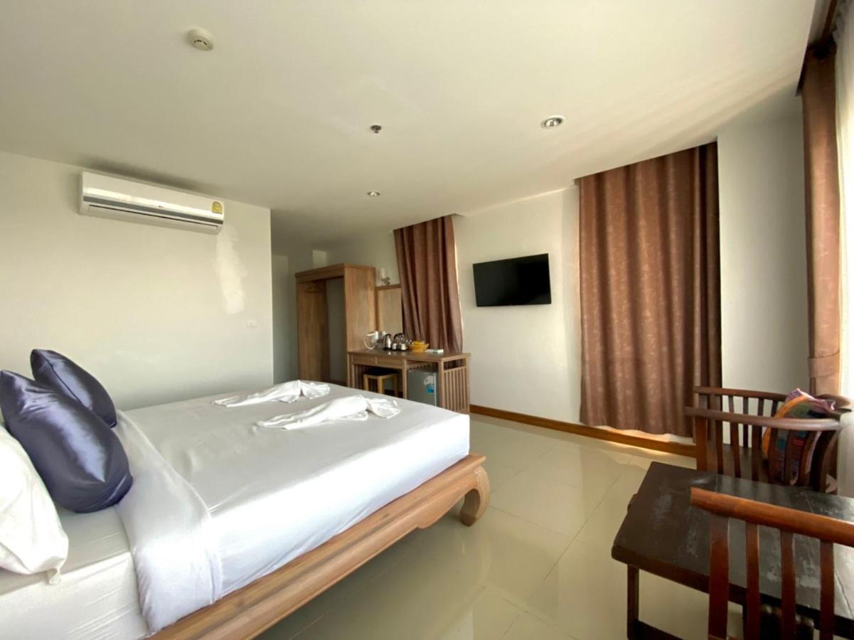 At Ruam Chok Hotel Chiang Mai Extérieur photo