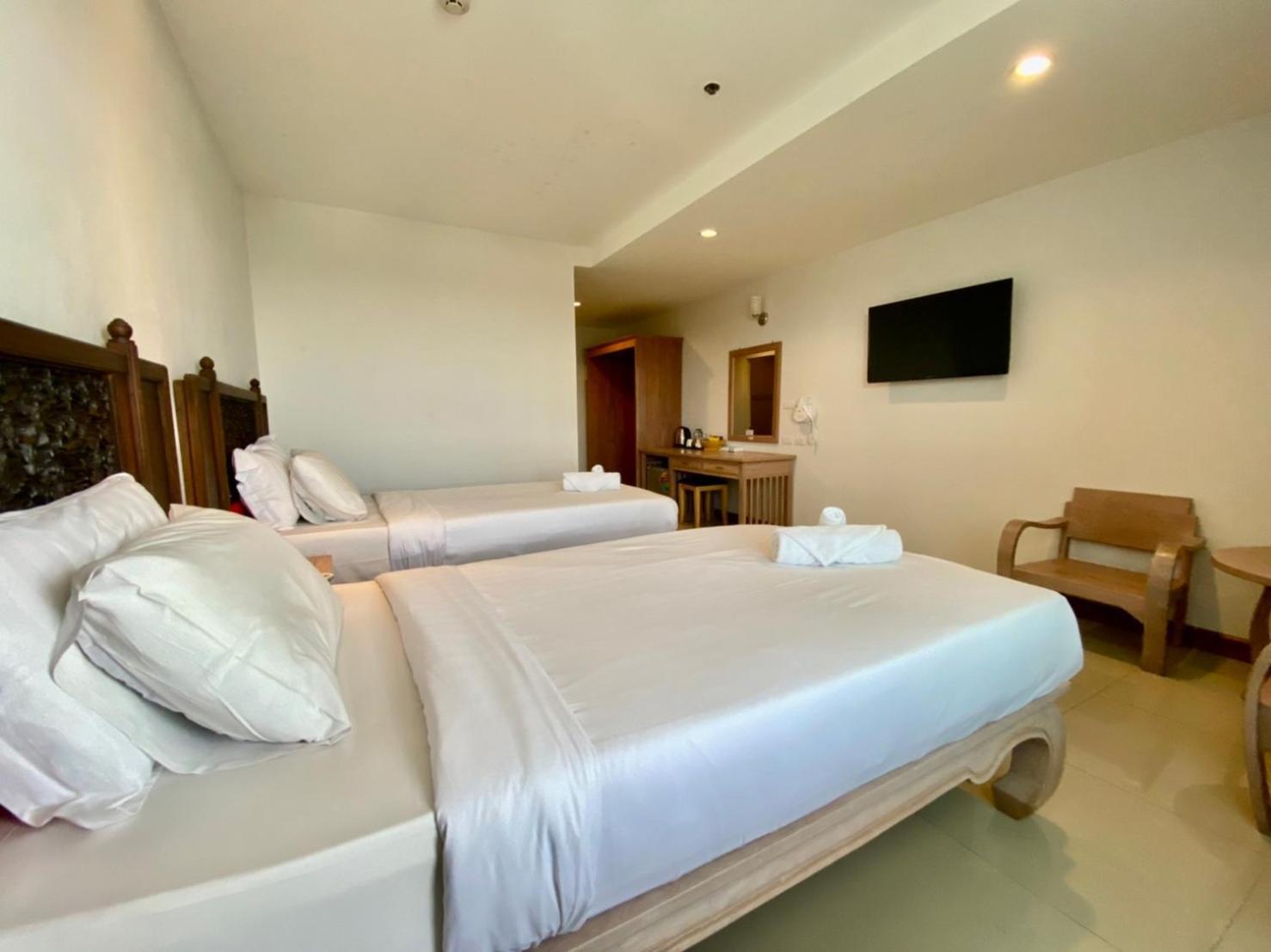 At Ruam Chok Hotel Chiang Mai Extérieur photo