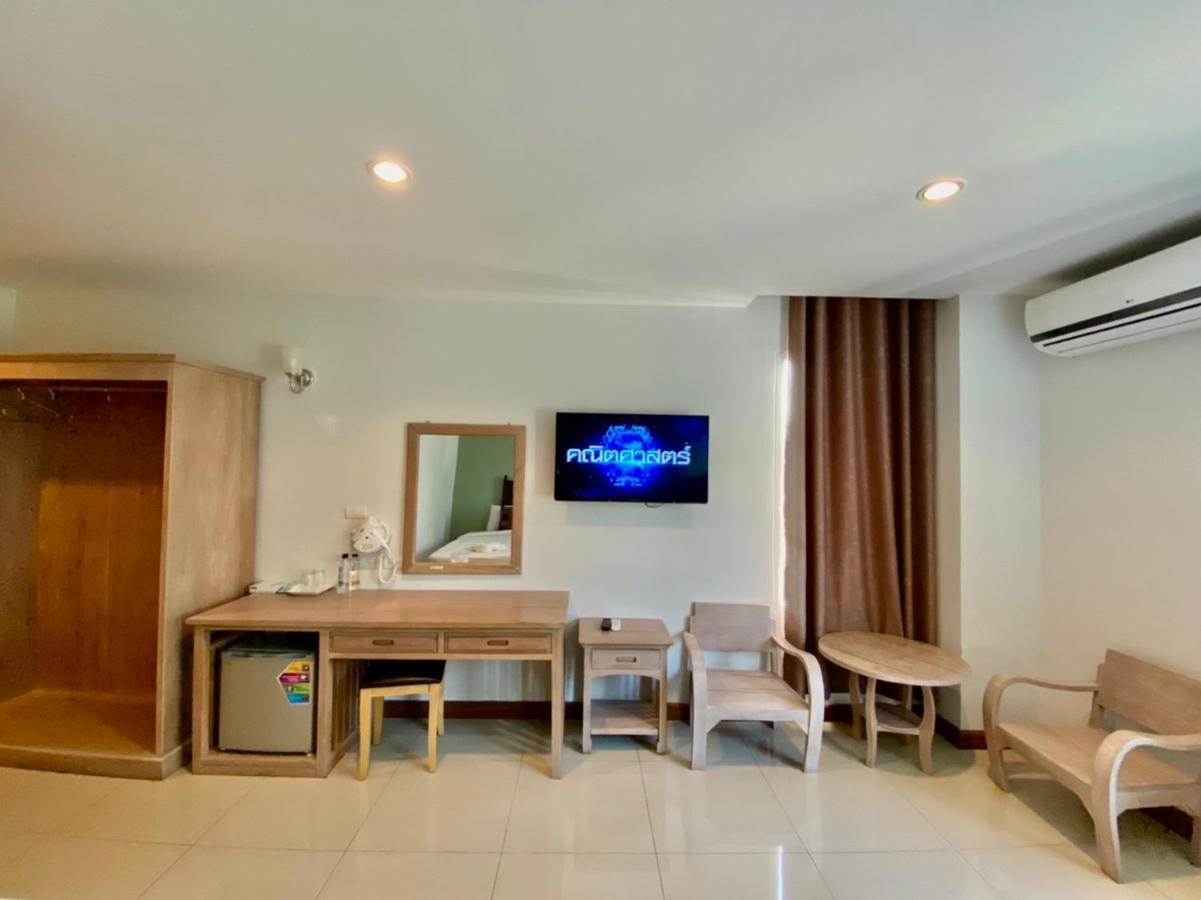 At Ruam Chok Hotel Chiang Mai Extérieur photo