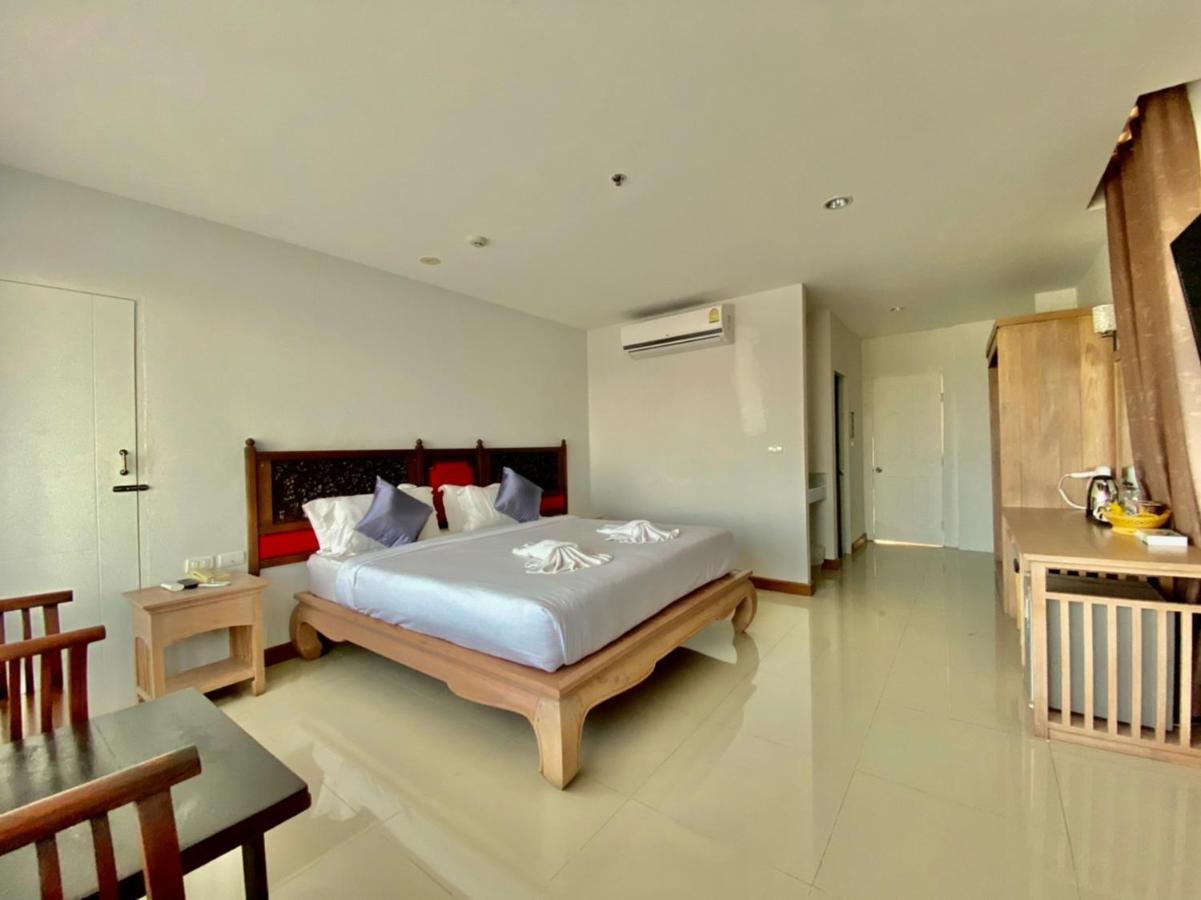 At Ruam Chok Hotel Chiang Mai Extérieur photo