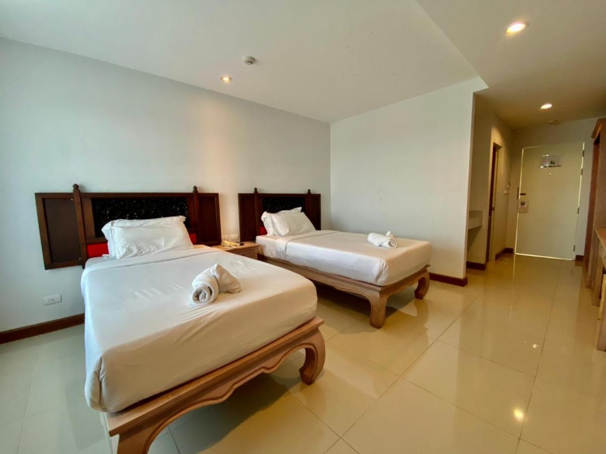 At Ruam Chok Hotel Chiang Mai Extérieur photo