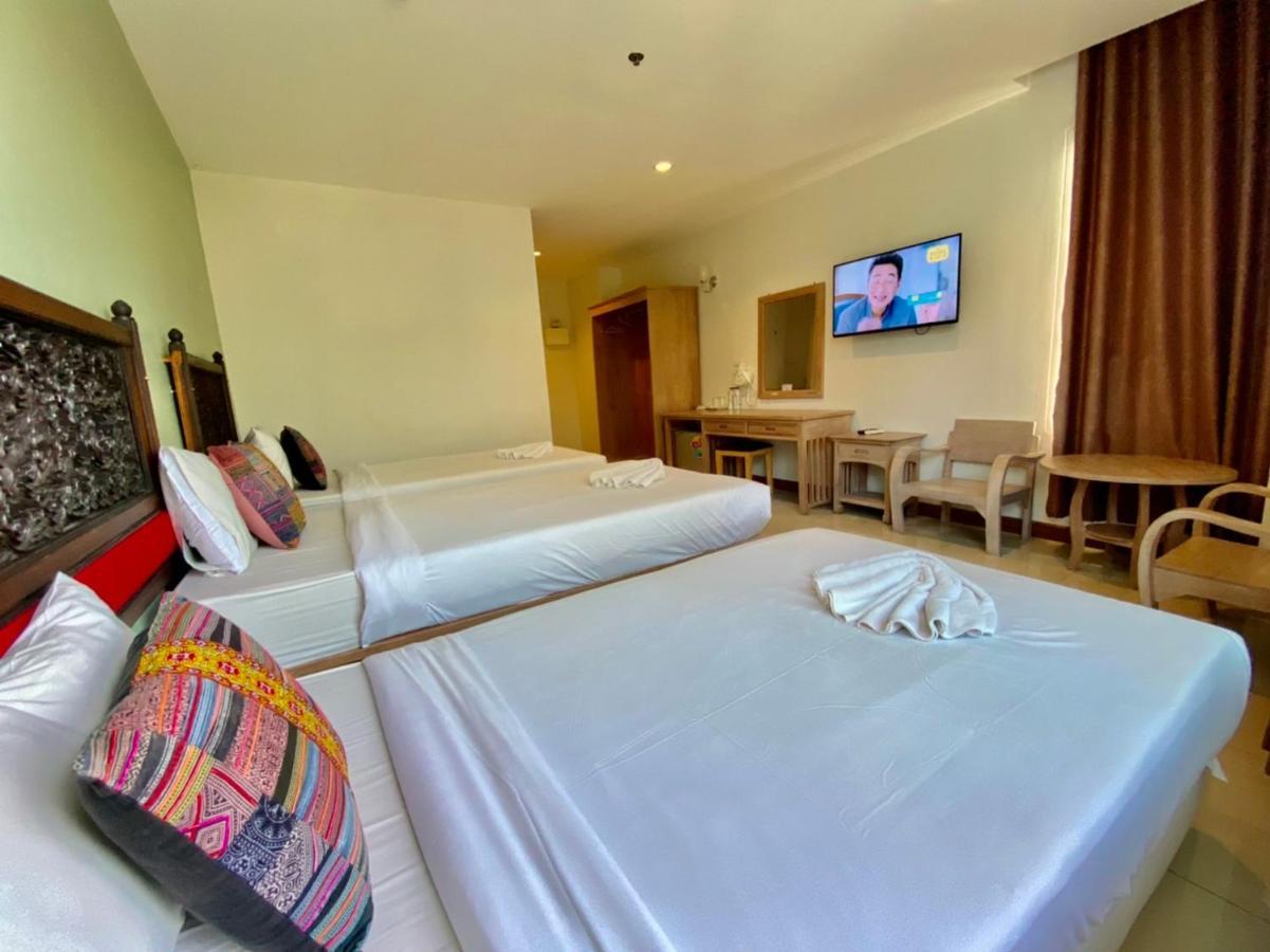 At Ruam Chok Hotel Chiang Mai Extérieur photo
