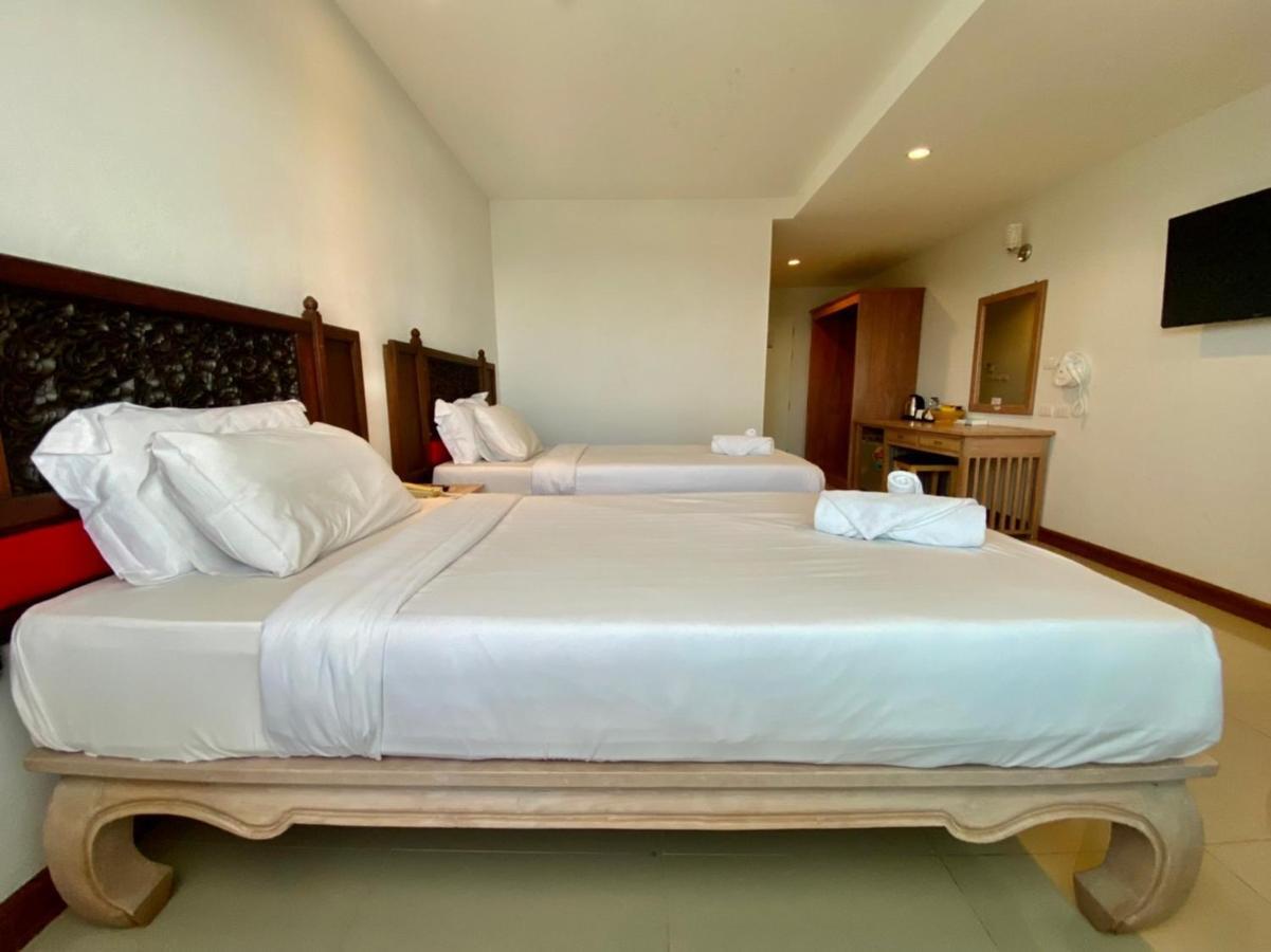 At Ruam Chok Hotel Chiang Mai Extérieur photo