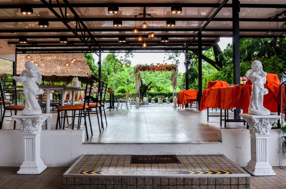 At Ruam Chok Hotel Chiang Mai Extérieur photo