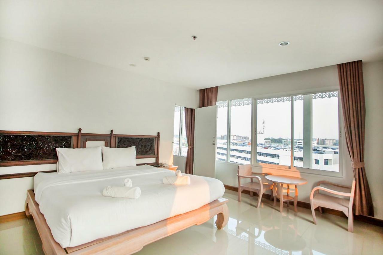 At Ruam Chok Hotel Chiang Mai Extérieur photo