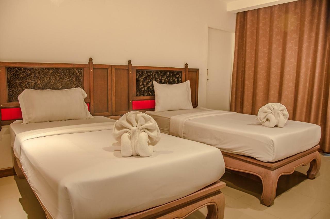 At Ruam Chok Hotel Chiang Mai Extérieur photo